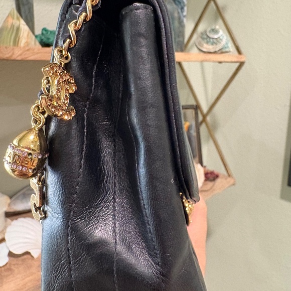 Chanel lucky charms chocolate bar - Picture 4 of 9